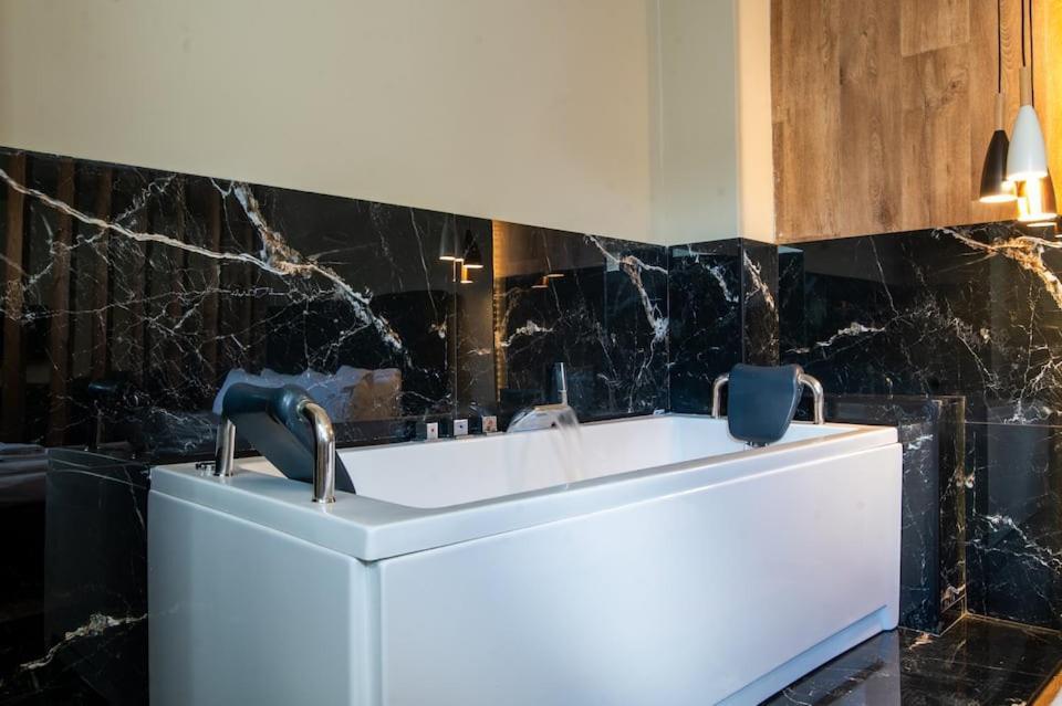 Noho Boutique , Premium Living Dikeou 8 Apartment Athens Ngoại thất bức ảnh